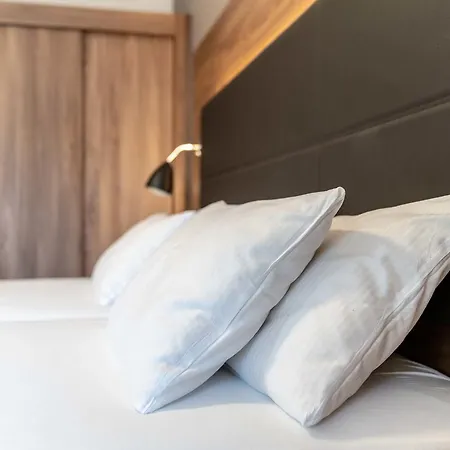 מלון Restaurant Sonne 3*