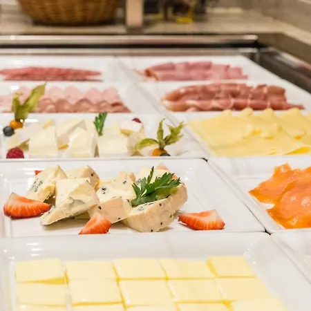 מלון Restaurant Sonne 3*